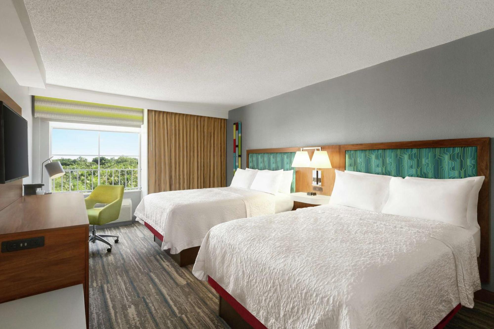 Hampton Inn & Suites Fort Lauderdale Airport Hollywood Exterior photo