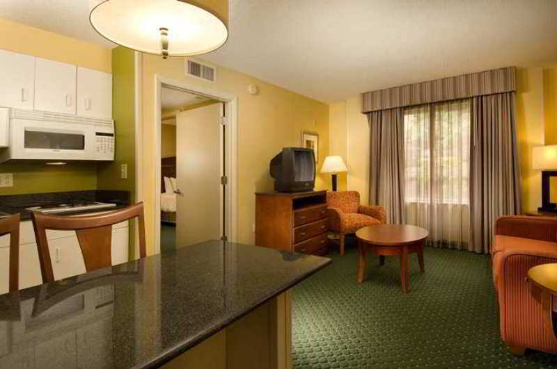 Hampton Inn & Suites Fort Lauderdale Airport Hollywood Room photo