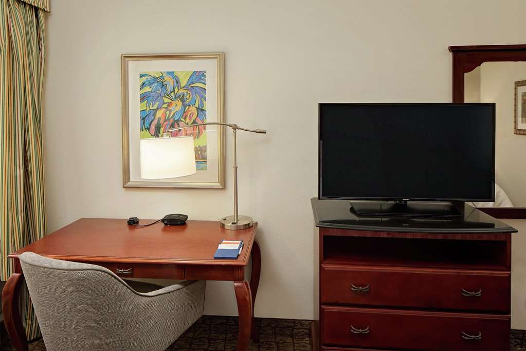 Hampton Inn & Suites Fort Lauderdale Airport Hollywood Room photo